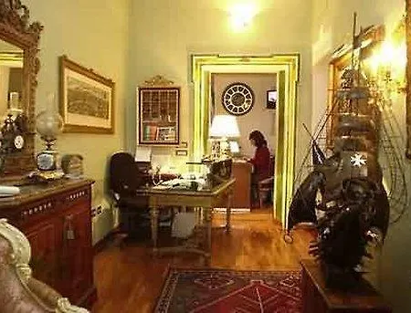 Konukevi Residenza Frattina 4*