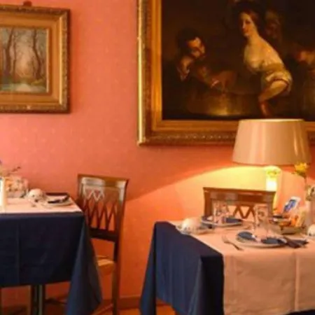 Residenza Frattina Konukevi 4*