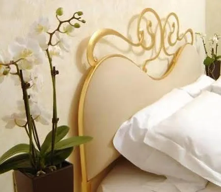 Konukevi Residenza Frattina 4*