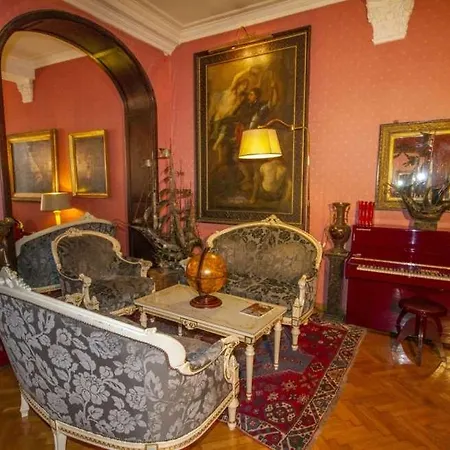 Guest house Residenza Frattina 4*