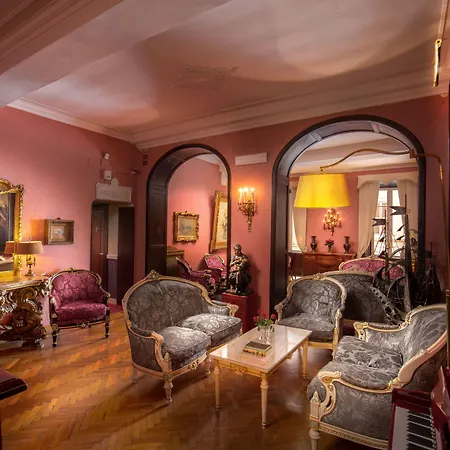 Residenza Frattina 4*