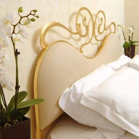 Residenza Frattina 4*