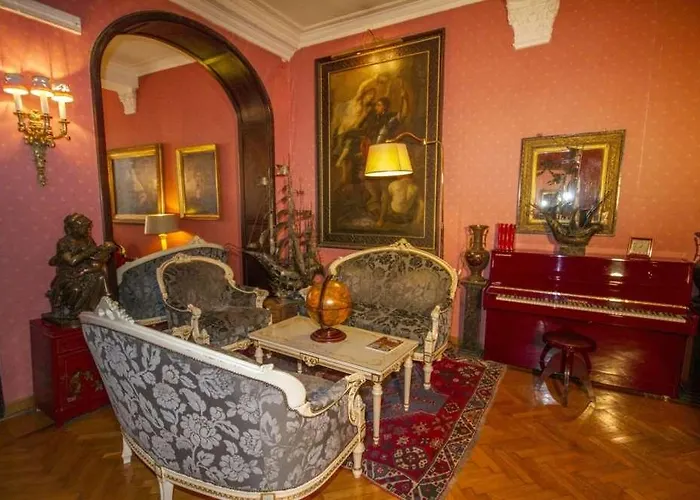 בית הארחה Residenza Frattina 4*