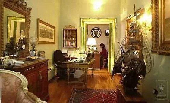 בית הארחה Residenza Frattina 4*