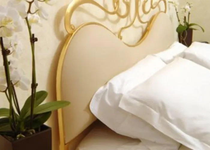 Residenza Frattina 4*