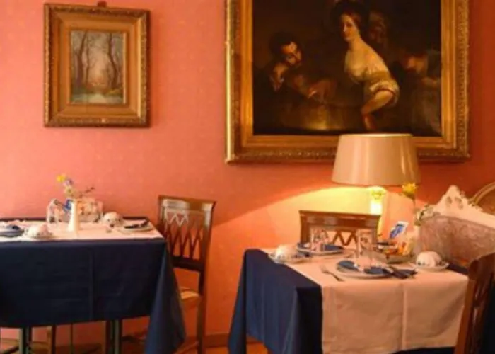 Residenza Frattina בית הארחה 4*