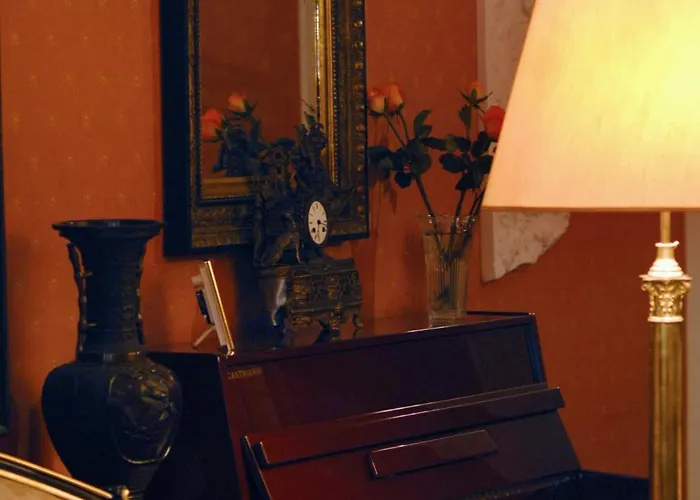 Residenza Frattina בית הארחה