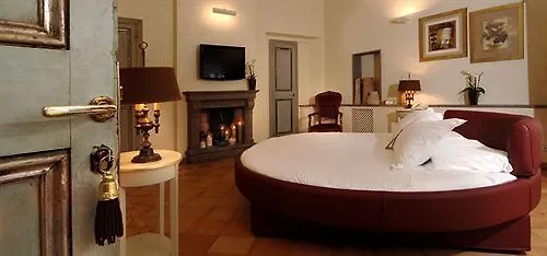 Residenza Frattina בית הארחה