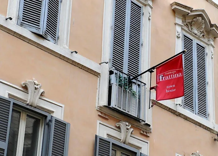 בית הארחה Residenza Frattina 4*