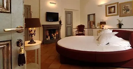 Residenza Frattina בית הארחה